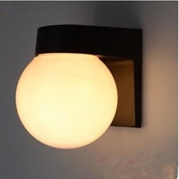 Lampa ścienna z muszli akrylowej