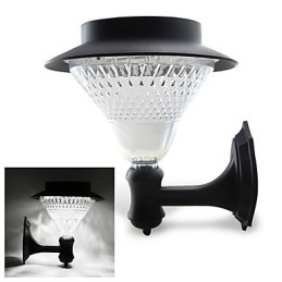 Zewnętrzna lampa słoneczna do montażu na ścianie w białej willi, na dziedzińcu, na drzwiach, do ogrodu