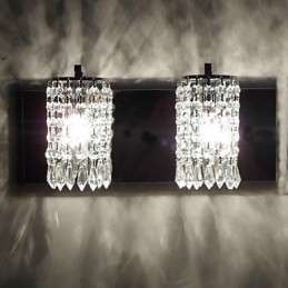 Nowoczesna lampa ścienna z kryształowymi wisiorkami i 2 światłami w polerowanym chromie