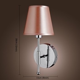 Prosta lampa ścienna o ciepłym świetle