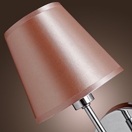 Prosta lampa ścienna o ciepłym świetle