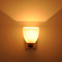 Prosta lampa ścienna, lampka nocna, biurko z kloszem szklanym i litego drewna do sypialni, komody, salonu, pokoju dziecięcego, akademika, stolika kawowego, biblioteczki