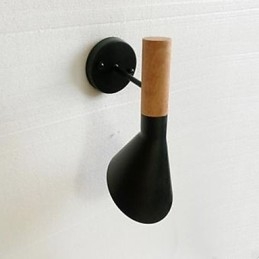 Nowoczesny prosty salon łóżko kute żelazo imitacja drewna kinkiet