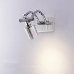 Kreatywna lampa ścienna z ramieniem bujanym przy łóżku