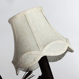 Północnoamerykańska zabytkowa metalowa lampa ścienna z ptakiem z żywicy i szyszką sosnową, odpowiednia do salonu i jadalni