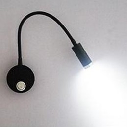 Lampa ścienna Lampa ścienna Głowy Węża Łóżko jest oświetlona przez lampę do czytania