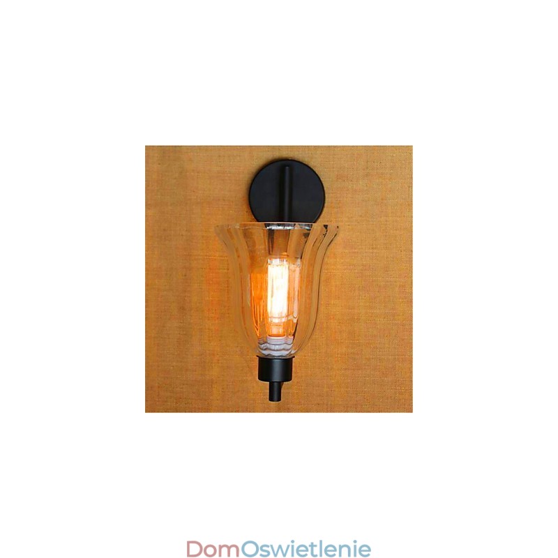 Rustykalny domek wiejski, wykończenie z czarnego tlenku, cecha oświetlenia otoczenia z ramieniem obrotowym