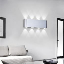 Nowoczesna, lekka, aluminiowa lampa ścienna do montażu na płasko, zintegrowana
