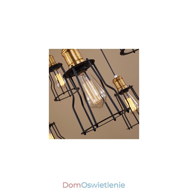 Projektanci krajowi malują metalowy żyrandol