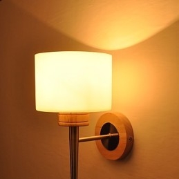 Prosta lampa ścienna, lampka nocna, biurko z kloszem szklanym i litym drewnem do sypialni, komody, salonu, pokoju dziecięcego