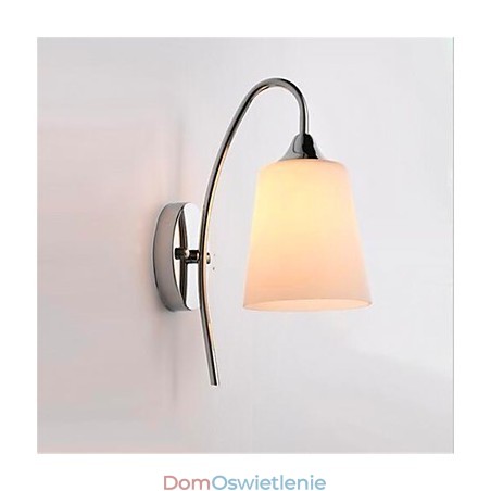 Nowoczesna minimalistyczna szklana lampa ścienna przy łóżku w pokoju hotelowym Nowoczesna minimalistyczna szklana lampa ścienna przy łóżku w pokoju hotelowym
