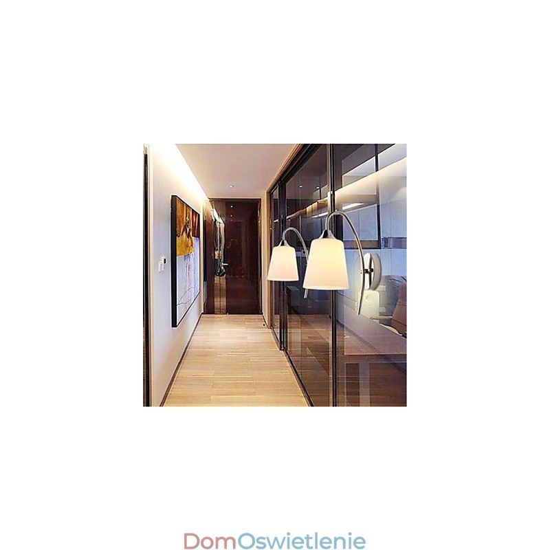 Nowoczesna minimalistyczna szklana lampa ścienna przy łóżku w pokoju hotelowym