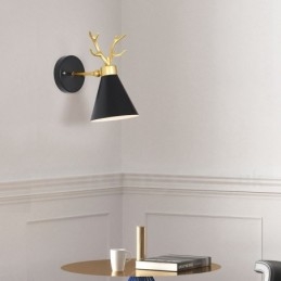 Nowoczesna lampa ścienna z porożem