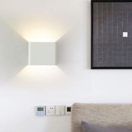 Kinkiet aluminiowy balkonowy montowany na powierzchni sześcianowy