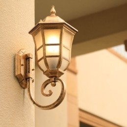 Europejska kinkiet Retro lampa zewnętrzna pojedyncza głowica wodoodporna lampa ścienna ze szkła mrożonego
