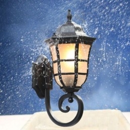 Europejska kinkiet Retro lampa zewnętrzna pojedyncza głowica wodoodporna lampa ścienna ze szkła mrożonego