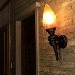 Europejska retro zewnętrzna lampa ścienna wodoodporna w kształcie pochodni