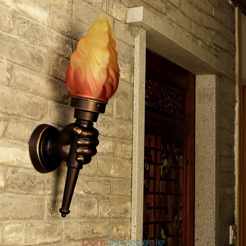 Europejska retro zewnętrzna lampa ścienna wodoodporna w kształcie pochodni