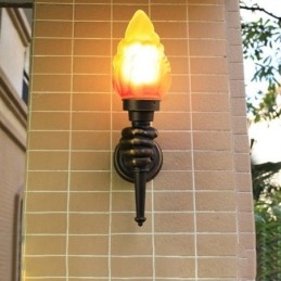 Europejska retro zewnętrzna lampa ścienna wodoodporna w kształcie pochodni