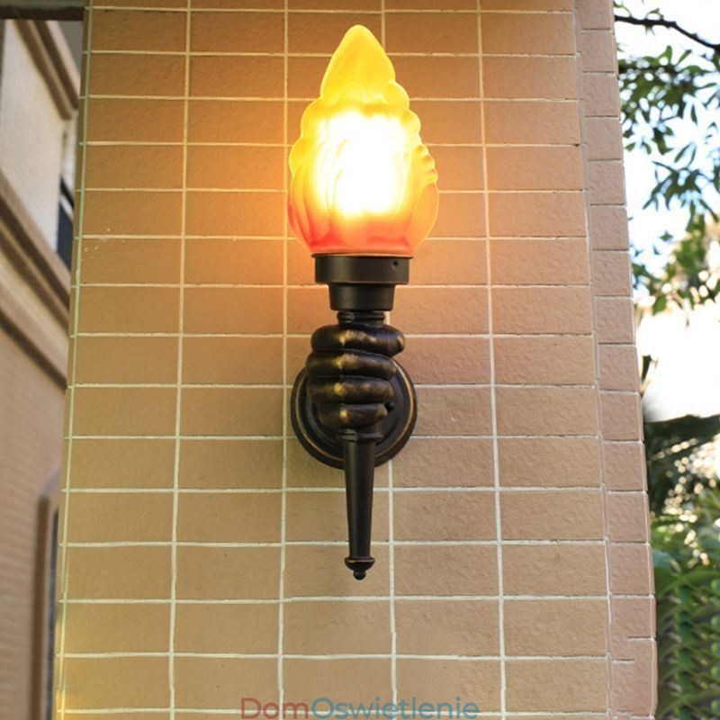 Europejska retro zewnętrzna lampa ścienna wodoodporna w kształcie pochodni