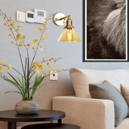 Nowoczesna lampa ścienna z kloszem szklanym
