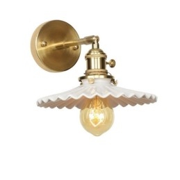 Nowoczesna lampa ścienna z kloszem ceramicznym