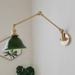 Nowoczesna lampa ścienna z kloszem szklanym