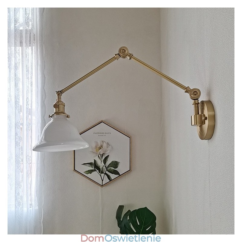 Nowoczesna lampa ścienna z kloszem szklanym