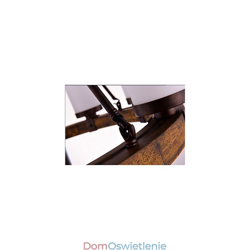 Stary drewniany żyrandol