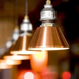 Wisząca lampa metalowa w stylu vintage country