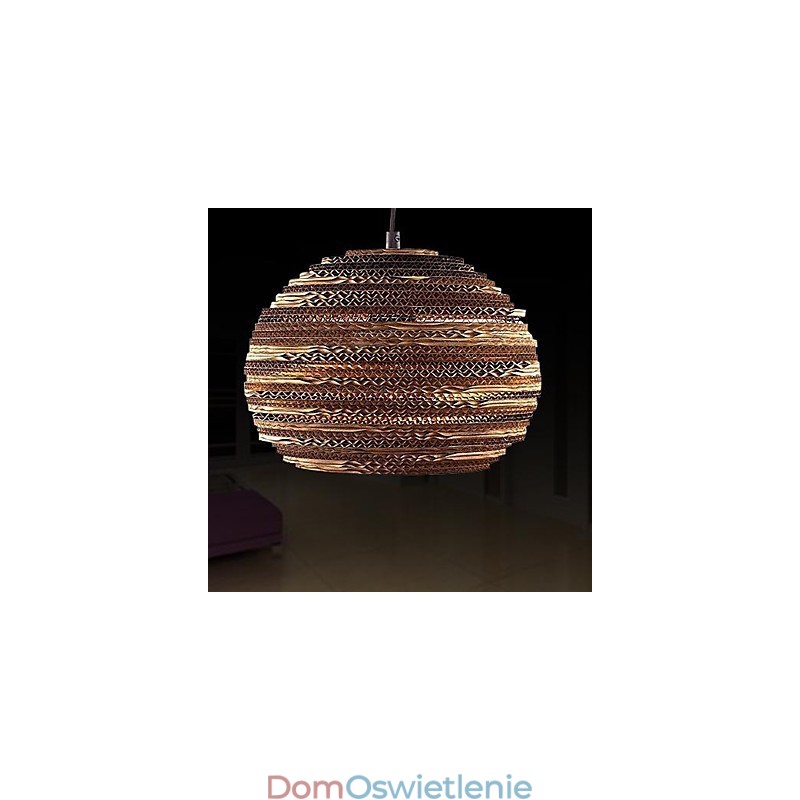 Rustykalna lampa wisząca z metalowym kloszem i globusem w kształcie wyspy