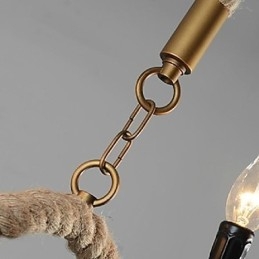 Tradycyjna klasyczna zabytkowa retro latarnia wiejska galwanizowana metalowa lampa wisząca