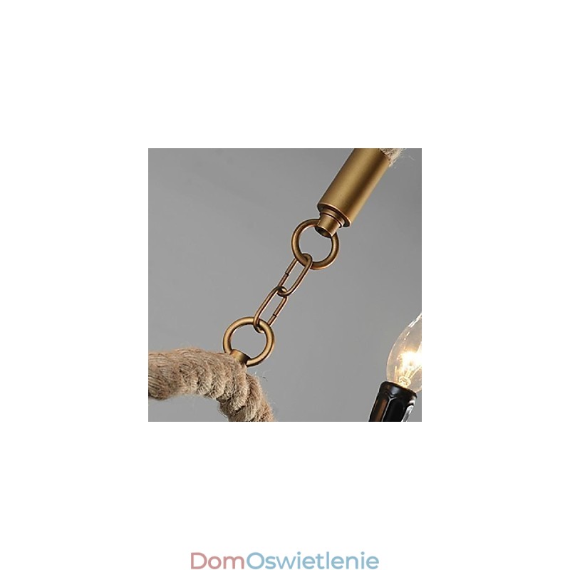 Tradycyjna klasyczna zabytkowa retro latarnia wiejska galwanizowana metalowa lampa wisząca