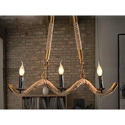 Tradycyjna klasyczna zabytkowa retro latarnia wiejska galwanizowana metalowa lampa wisząca