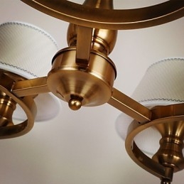 Rustykalny domek w stylu vintage mini, metalowy żyrandol galwanizowany